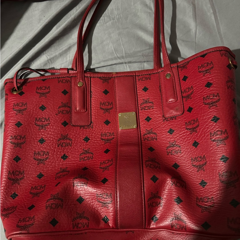 Authentic medium MCM purse with pouch included